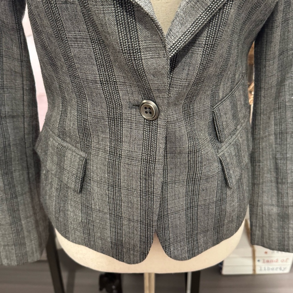 Peacebird Collection Tailored Plaid Wool-Blend Blazer – Size M - Picture 2 of 12